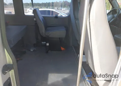 2004 Ford E-250 Commercial/Recreational from USA, damaged, VIN 1FTNE24W24HB50555